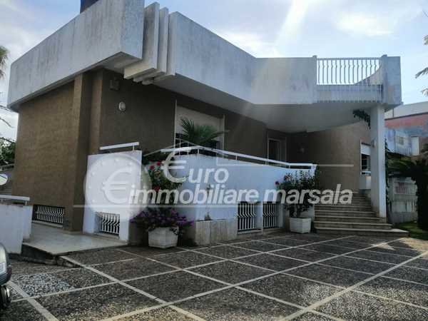 Vende villa indipendente con terreno